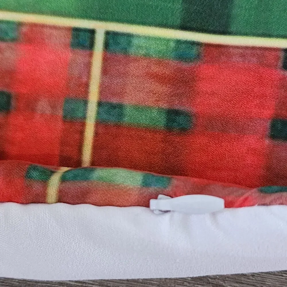 Christmas Throw Pillow Covers 18 x 18 Red & Green Plaid Pattern Set of 4 NEW